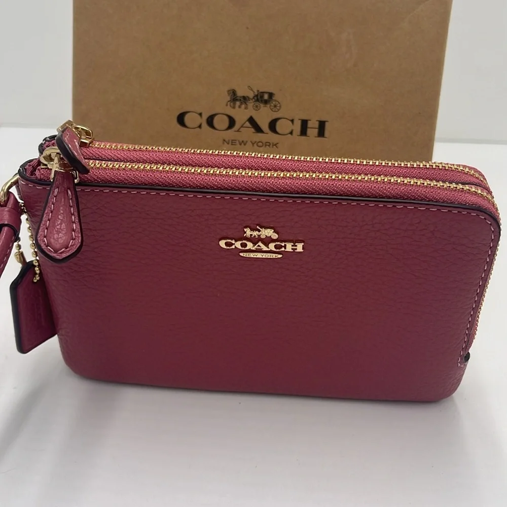 Coach Double Corner Zip Wristlet
IM/Rouge
NWT - Picture 14 of 16